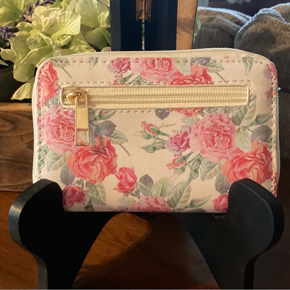 Beautiful NWT floral wallet